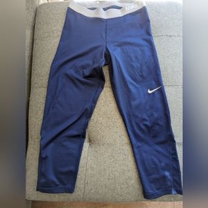 navy blue Nike pro Capri length dry fit pants
